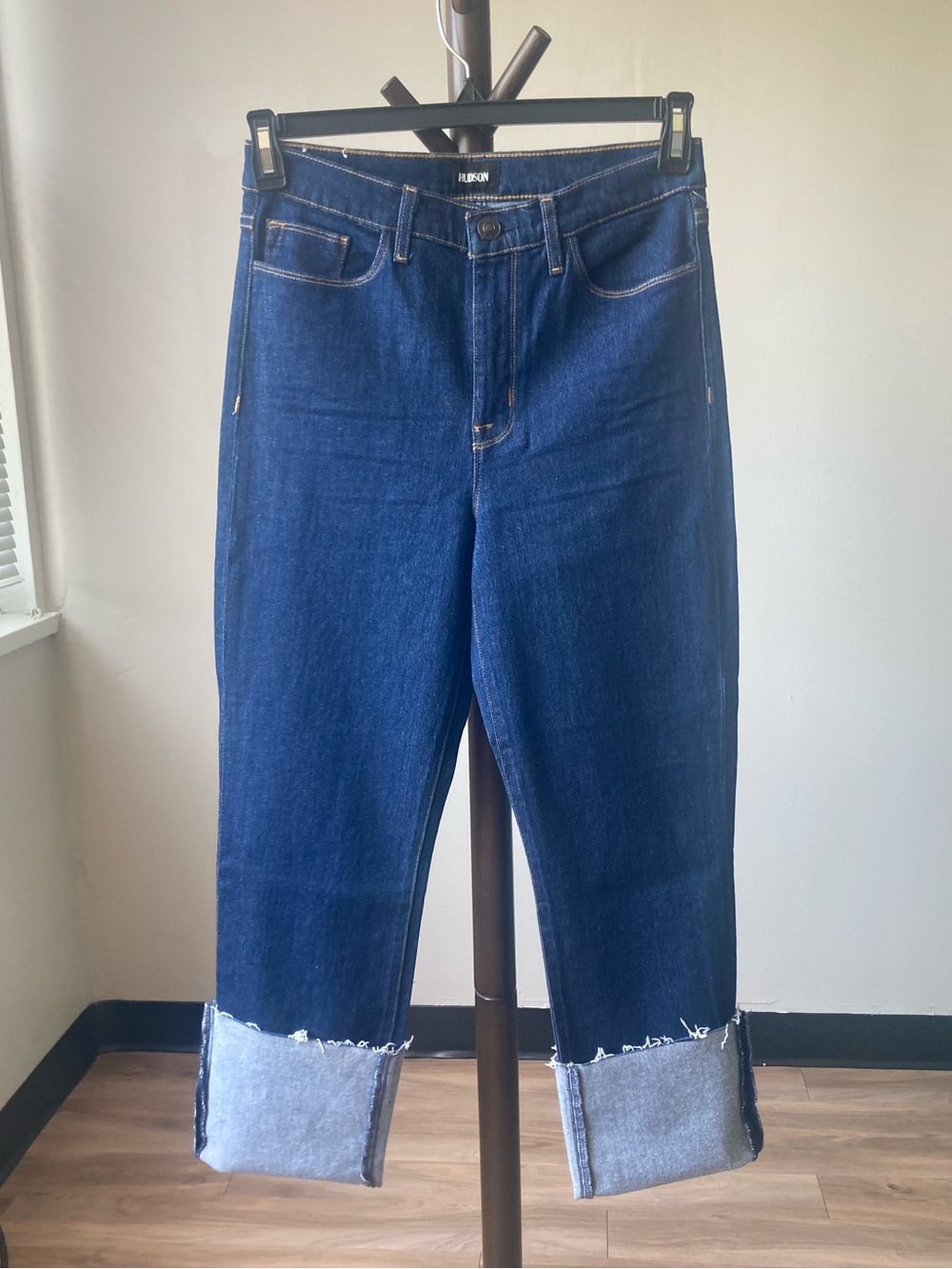 Hudson high rise Zoeey deep cuff straight crop jean size 27